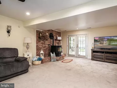 8065 Midvale Ave, Pasadena, MD 21122 photo 28