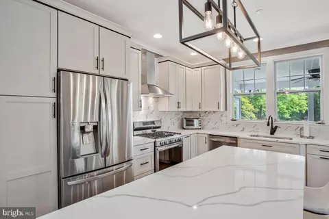 Kitchen - 1995 Fairfax Rd, Annapolis, MD 21401 photo 2 of 4