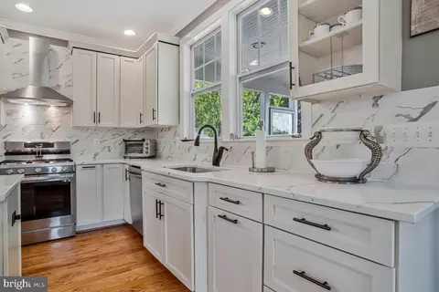 Kitchen - 1995 Fairfax Rd, Annapolis, MD 21401 photo 3 of 4