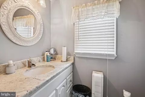 Bath - 438 Haven Holme Ct, Arnold, MD 21012 photo 2 of 4
