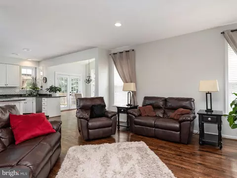 321 Early Pride Ct, Pasadena, MD 21122 photo 16