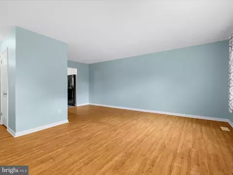 1212 Holmespun Dr, Pasadena, MD 21122 photo 4