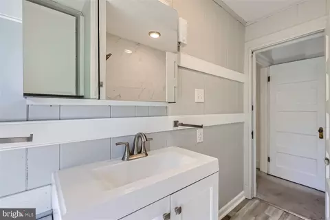 Bath - 105 E Maple Rd, Linthicum Heights, MD 21090 photo 3 of 4