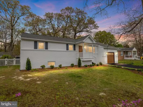 8043 Woodholme Cir, Pasadena, MD 21122
