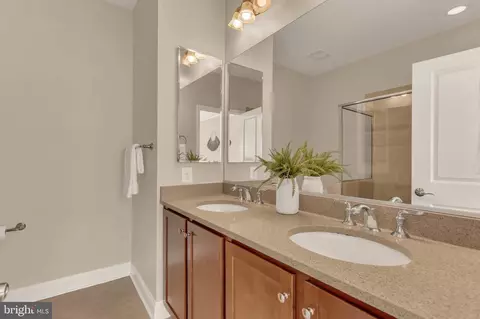 Bath - 227 West St, Annapolis, MD 21401 photo 1 of 3