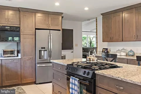 Kitchen - 3916 W Shore Dr, Edgewater, MD 21037 photo 3 of 3