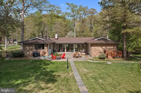 Exterior - 3916 W Shore Dr, Edgewater, MD 21037 photo 3 of 5