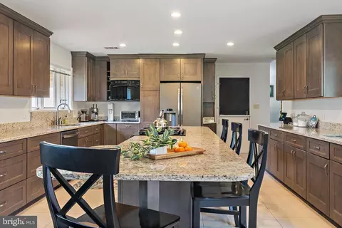 Kitchen - 3916 W Shore Dr, Edgewater, MD 21037 photo 1 of 3