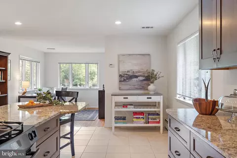 Entry Way - 3916 W Shore Dr, Edgewater, MD 21037 photo 2 of 2