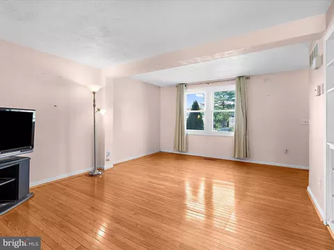 3621 Chadwick Ct, Pasadena, MD 21122 photo 3