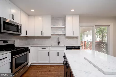 Kitchen - 718 215th St, Pasadena, MD 21122 photo 2 of 3
