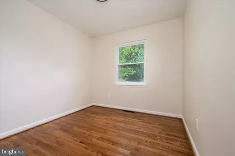 Bedroom - 718 215th St, Pasadena, MD 21122 photo 4 of 6