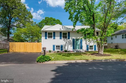 718 215th St, Pasadena, MD 21122