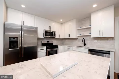 Kitchen - 718 215th St, Pasadena, MD 21122 photo 3 of 3