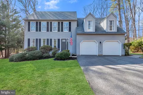 8396 Quailwood Ln, Pasadena, MD 21122
