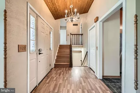 Entry Way - 7884 Brighton Ct, Pasadena, MD 21122 photo 1 of 4
