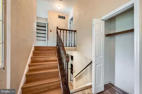 Entry Way - 7884 Brighton Ct, Pasadena, MD 21122 photo 2 of 4