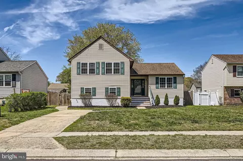 7884 Brighton Ct, Pasadena, MD 21122