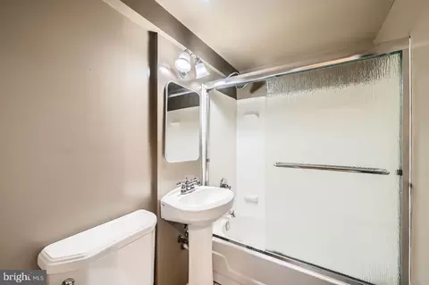 Bath - 7884 Brighton Ct, Pasadena, MD 21122 photo 4 of 4