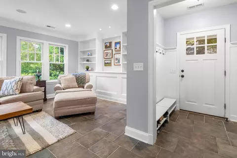 Entry Way - 431 Schley Rd, Annapolis, MD 21401 photo 4 of 8