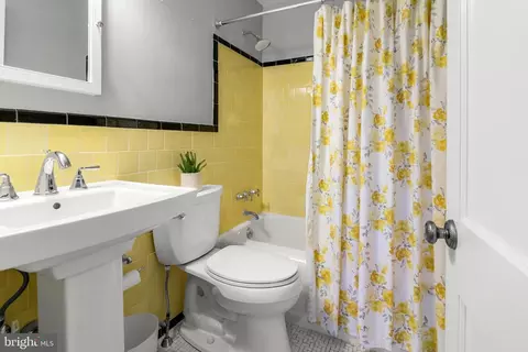 Bath - 431 Schley Rd, Annapolis, MD 21401 photo 1 of 8