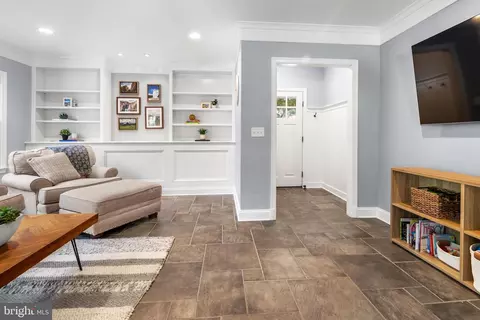 Entry Way - 431 Schley Rd, Annapolis, MD 21401 photo 3 of 8