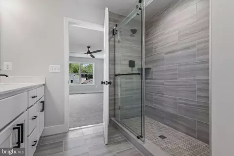 Entry Way - 3519 Cedar Dr, Edgewater, MD 21037 photo 7 of 10