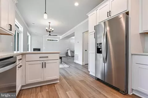 Entry Way - 3519 Cedar Dr, Edgewater, MD 21037 photo 2 of 10