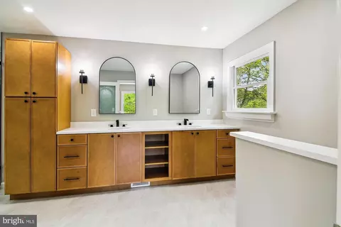 Bath - 1776 Chesapeake Pl, Pasadena, MD 21122 photo 2 of 6