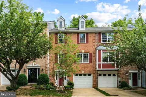 756 Pine Valley Dr, Arnold, MD 21012