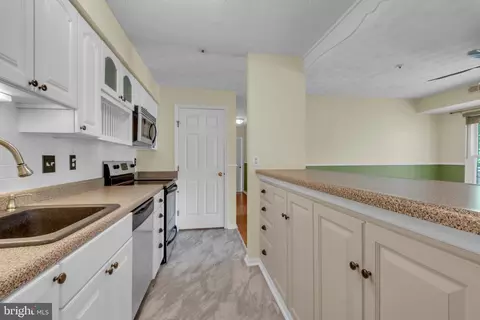 657 Deering Rd #3E, Pasadena, MD 21122 photo 2