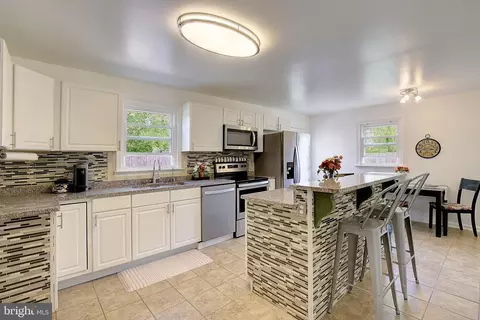 582 6th St, Pasadena, MD 21122 photo 7