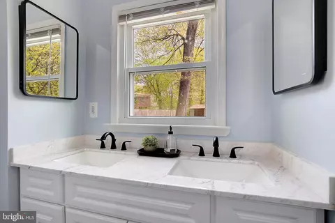 582 6th St, Pasadena, MD 21122 photo 18