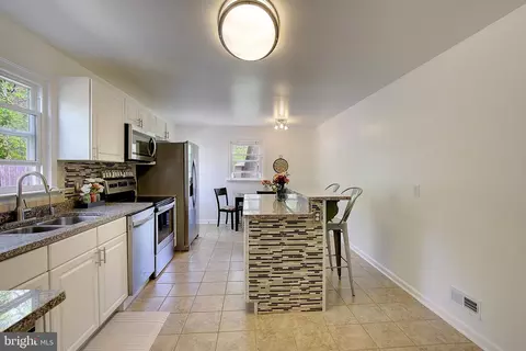582 6th St, Pasadena, MD 21122 photo 11