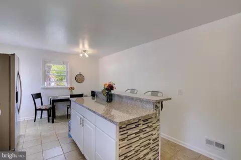 582 6th St, Pasadena, MD 21122 photo 8