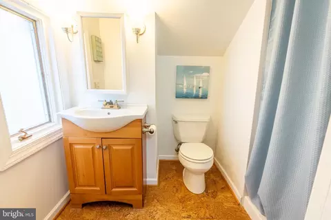 Bath - 3734 1st Ave, Edgewater, MD 21037 photo 4 of 4