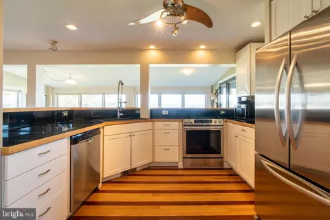 Kitchen - 3734 1st Ave, Edgewater, MD 21037 photo 1 of 2