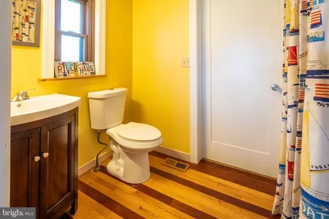 Bath - 3734 1st Ave, Edgewater, MD 21037 photo 1 of 4