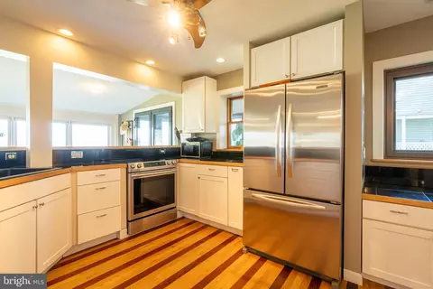 Kitchen - 3734 1st Ave, Edgewater, MD 21037 photo 2 of 2