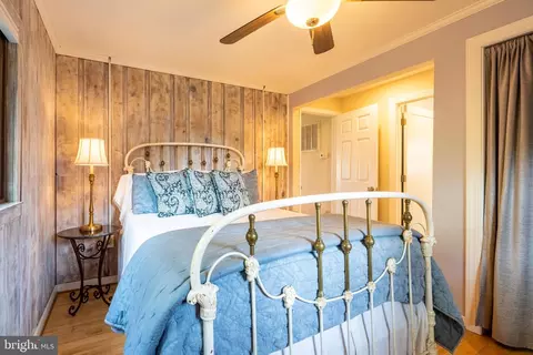 Bedroom - 3734 1st Ave, Edgewater, MD 21037 photo 1 of 7
