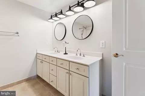 Bath - 5 Park Pl #507, Annapolis, MD 21401 photo 2 of 4