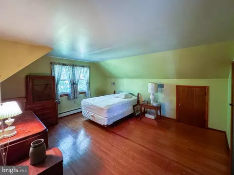 Bedroom - 4564 Mountain Rd, Pasadena, MD 21122 photo 2 of 5