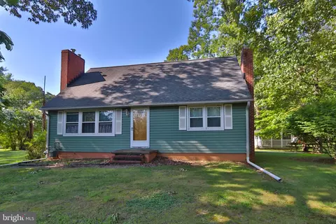 Exterior - 4564 Mountain Rd, Pasadena, MD 21122 photo 2 of 4