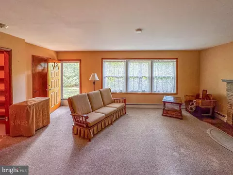 Living - 4564 Mountain Rd, Pasadena, MD 21122 photo 1 of 2