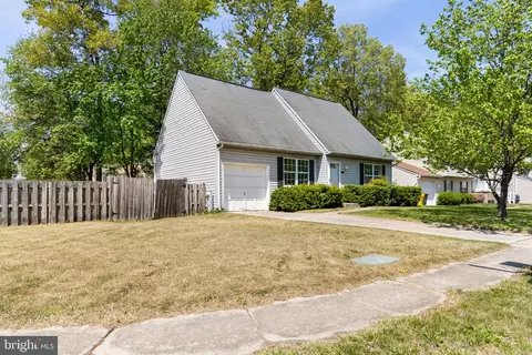 400 Pine Way Dr, Glen Burnie, MD 21060