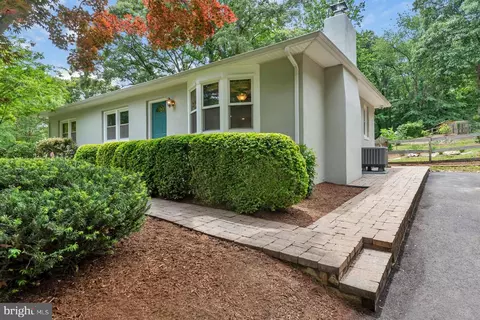 955 Hilltop Rd, Arnold, MD 21012