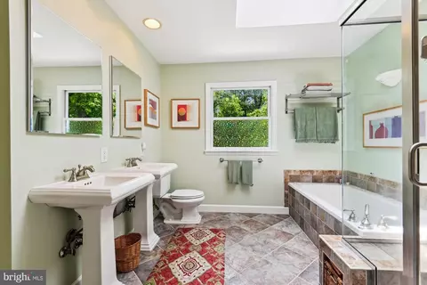Bath - 2104 Harbor Dr, Annapolis, MD 21409 photo 1 of 5