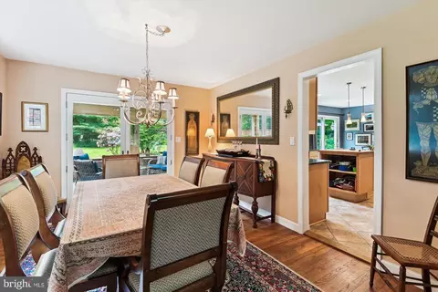 Dining - 2104 Harbor Dr, Annapolis, MD 21409 photo 4 of 4