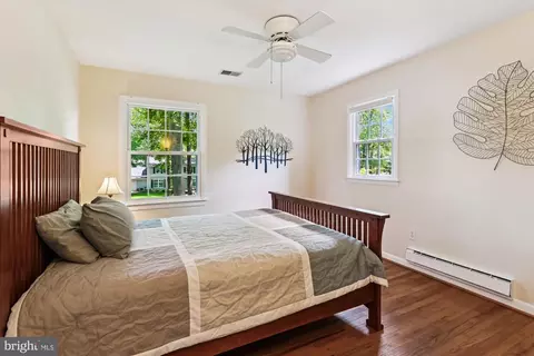 Bedroom - 2104 Harbor Dr, Annapolis, MD 21409 photo 4 of 11