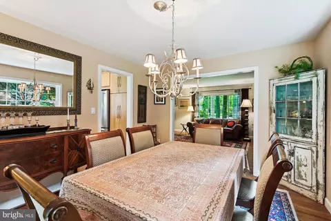 Dining - 2104 Harbor Dr, Annapolis, MD 21409 photo 3 of 4